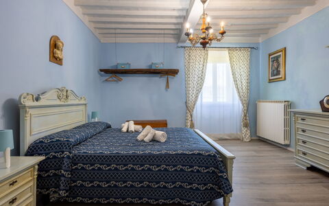 Il Cipresso, Casa dei Nonni, Cortona: Meubles, Mur, Chambre, Design Intérieur, Sol, Lit, Sol, Linge, Éclairage, Drap De Lit