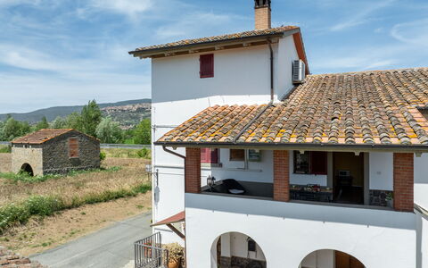 Il Cipresso, Casa dei Nonni, Cortona: Toit, Chalet, Pente, Cheminée, Villa, Balcon, Ferme