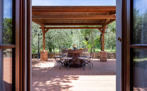 Il Cipresso, Casa Lucia, Cortona: Meubles, Bois, Chaise, Porche, Table, Plafond, Sol, Sol, Mobilier De Jardin, Tache De Bois