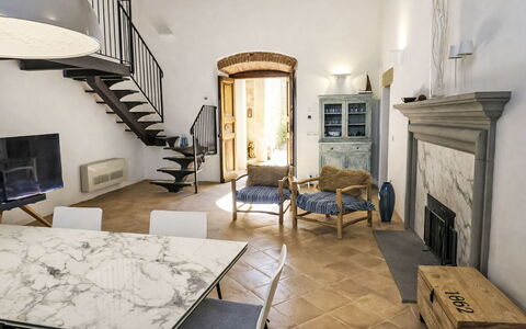 Rocca Loft: Bâtiment, Mur, Fenêtre, Zone Résidentielle, Quartier, Façade, Maison, Ville, Domicile, Balcon