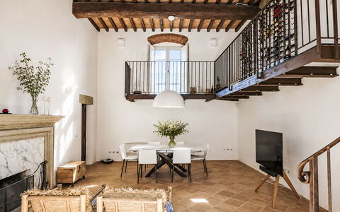Rocca Loft: Bâtiment, Mur, Fenêtre, Zone Résidentielle, Quartier, Façade, Maison, Ville, Domicile, Balcon