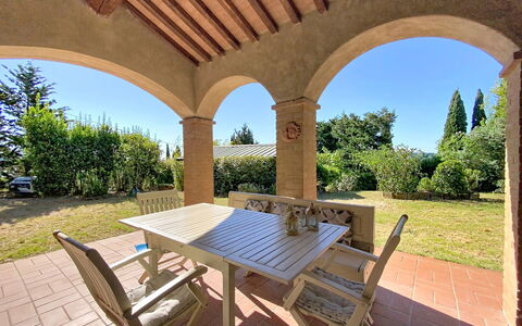 Di Lella: Design Intérieur, Meubles, Bois, Sol, Plafond, Sol, Pièce, Éclairage, Appartement, Table
