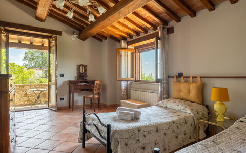 Villa Daluma, Private Pool in Todi: Meubles, Design Intérieur, Domicile, Pièce, Appartement, Tache De Bois, Dur, Villa, Chaise, Biens