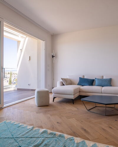Porto di Luce Luxury, Jacuzzi and Seaview: Sol, Sol, Parquet, Meubles, Appartement, Chaise, Dur, Revêtement De Sol Stratifié, Tache De Bois, Salon