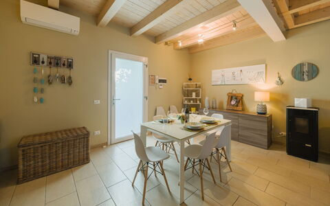 Casa delle Rondini: Meubles, Design Intérieur, Sol, Sol, Table, Bois, Plafond, Chaise, Pièce, Canapé