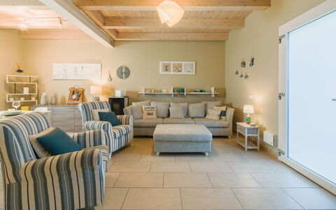 Casa delle Rondini: Meubles, Design Intérieur, Sol, Sol, Table, Bois, Plafond, Chaise, Pièce, Canapé