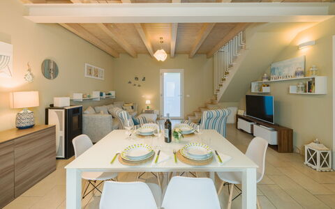 Casa delle Rondini: Meubles, Design Intérieur, Sol, Sol, Table, Bois, Plafond, Chaise, Pièce, Canapé