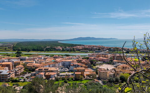 Casa Lelà: Jour, Zone Résidentielle, Horizon, Zone Urbaine, Ville, Quartier, Ville, Paysage, Banlieue, Toit
