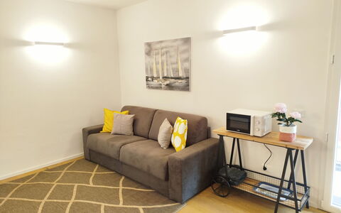 Lola Home - Levanto: Meubles, Design Intérieur, Sol, Mur, Canapé, Sol, Bois, Pièce, Plafond, Salon