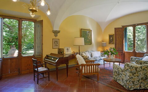 Villa Gioli: Meubles, Design Intérieur, Sol, Chaise, Table, Pièce, Plafond, Sol, Éclairage, Salon