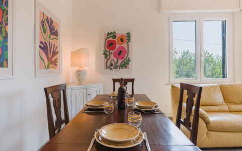 Gli Oleandri di Grazia: Meubles, Design Intérieur, Mur, Table, Sol, Bois, Salle À Manger, Table Cuisine Et Salle A Manger, Cadre, Pièce