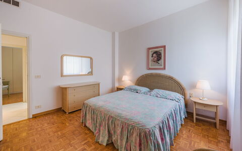 Appartamento la Terrazza di Anna: Lit, Meubles, Chambre, Design Intérieur, Sol, Drap De Lit, Sol, Literie, Bois, Pièce