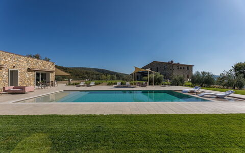 La Calcinaia Country House, Bucine: Paysage, Lot Terre, Plaine, Biens, Piscine, Ferme, Aménagement Paysager, Villa