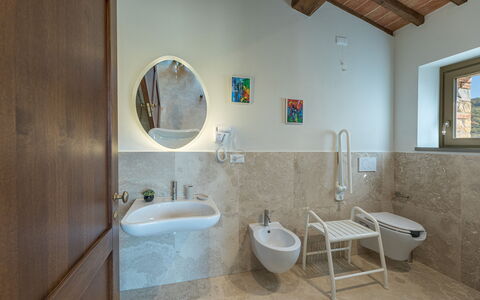 La Calcinaia Country House, Bucine: Sol, Mur, Luminaire Plomberie, Design Intérieur, Sol, Lavabo, Robinet, Salle De Bains, Évier, Plomberie