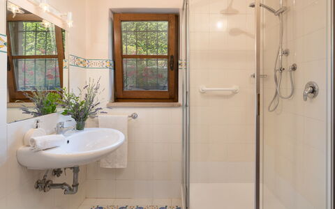 Villa Sorripa 6: Salle De Bains, Luminaire Plomberie, Design Intérieur, Lavabo, Sol, Sol, Toilette, Plomberie, Robinet, Douche