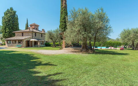Casa Torrione 14: Biens, Pelouse, Jardin, Ferme, Prairie, Aménagement Paysager, Hacienda, Villa, Cour, Parc