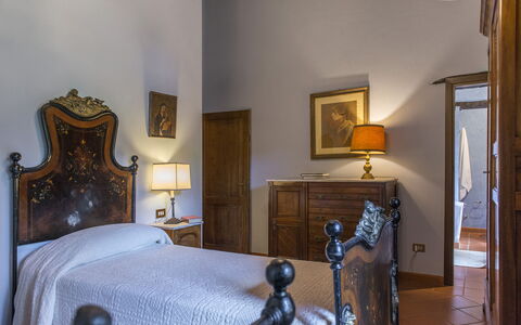 Casa Torrione 14: Meubles, Chambre, Sol, Lit, Design Intérieur, Tiroir, Cadre De Lit, Drap De Lit, La Table De Nuit, Sol