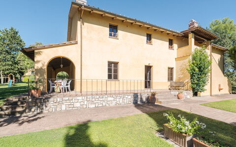 Villa Ginestraio 14: Domicile, Maison, Arbuste, Biens, Jardin, Porte, Chalet, Ferme, Pelouse, Villa