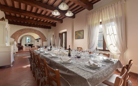 Villa Ginestraio 14: Meubles, Table, Design Intérieur, Chaise, Salle À Manger, Table Cuisine Et Salle A Manger, Pièce, Restaurant, Plafond, Linge