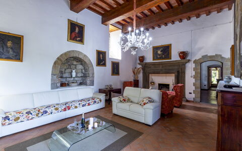 Torre di Paciano 10+2: Meubles, Design Intérieur, Mur, Sol, Sol, Plafond, Table, Pièce, Éclairage, Salon