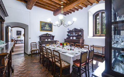 Torre di Paciano 10+2: Meubles, Design Intérieur, Table, Sol, Bois, Plafond, Salle À Manger, Table Cuisine Et Salle A Manger, Chaise, Sol