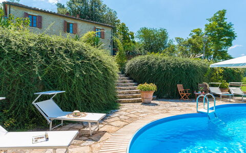 La Casa Dell'Artista 6: Bleu, Piscine, Mobilier De Jardin, Meubles, Recours, Parapluie, Ombre, Eco Hôtel, Balancelle, Chaise