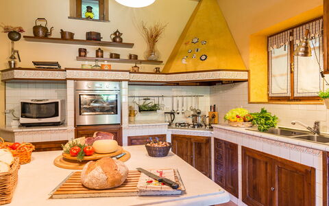 La Casa Dell'Artista 6: Design Intérieur, Meubles, Cuisine, Bois, Comptoir, Plafond, Sol, Cabinetry, Pièce, Éclairage