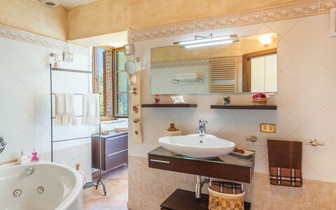 La Casa Dell'Artista 6: Salle De Bains, Design Intérieur, Lavabo, Luminaire Plomberie, Évier, Sol, Robinet, Miroir, Sol, Comptoir