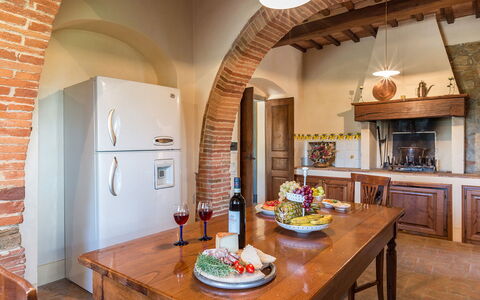 Villa Pucci 12: Meubles, Design Intérieur, Mur, Sol, Plafond, Table, Chaise, Pièce, Éclairage, Cuisine
