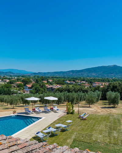 Villa Pucci 12: Ciel, Bleu, Piscine, Mobilier De Jardin, Aménagement Paysager, Balancelle, Eco Hôtel, Recours, Parapluie
