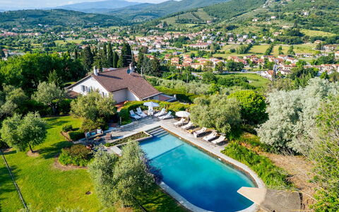 Villa Ninfeo 10+4: Piscine, Colline, Recours, Eco Hôtel, Chaîne De Montagnes, Station De Montagne, Biens, Ville Resort, Aménagement Paysager, Hacienda