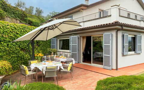 Villa Ninfeo 10+4: Domicile, Maison, Zone Résidentielle, Toit, Porte, Pot De Fleur, Balcon, Plante D'Appartement, Biens, Porche