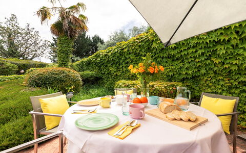Villa Ninfeo 10+4: Vaisselle, Aliments, Table, Jardin, Nappe De Table, Tableau De Plein Air, Mobilier De Jardin, Serveware, Petit Déjeuner, Vaisselle