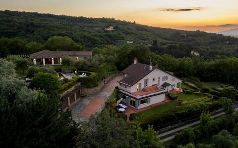 Villa Ninfeo 10+4: Paysage, Maison, Zone Résidentielle, Zone Rurale, Toit, Chalet, Biens, Banlieue, Village, Ferme