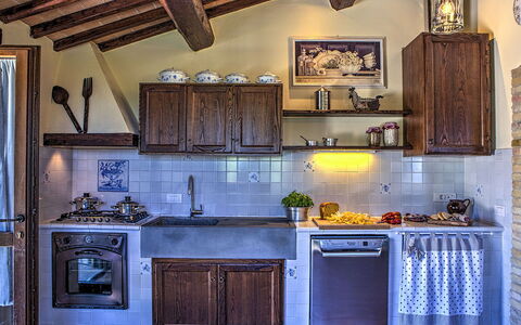 Casal del Salice 10: Cuisine, Meubles, Design Intérieur, Bois, Appareil De Cuisine, Sol, Comptoir, Domicile, Principaux Appliance, Éclairage