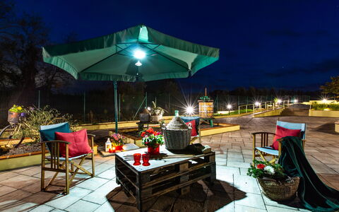 Il Nocciolo 12: Meubles, Mobilier De Jardin, Chaise, Tableau De Plein Air, Parapluie, Jardin, Patio, Restaurant, Cour, Eco Hôtel