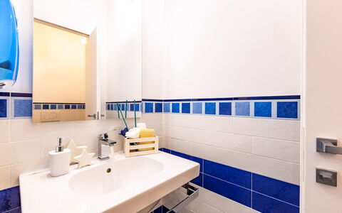 Il Nocciolo 12: Bleu, Sol, Sol, Luminaire Plomberie, Design Intérieur, Salle De Bains, Tuile, Plomberie, Robinet, Évier