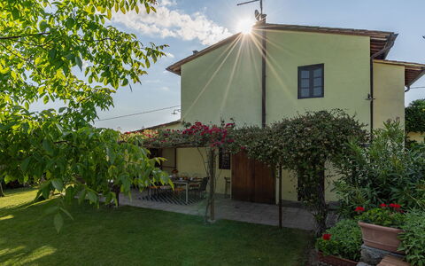 Buca delle Fate 8: Maison, Arbuste, Zone Résidentielle, Domicile, Chalet, Jardin, Cour, Biens, Arrière-Cour