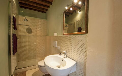 Buca delle Fate 8: Salle De Bains, Lavabo, Luminaire Plomberie, Mur, Sol, Sol, Design Intérieur, Bois, Évier, Robinet