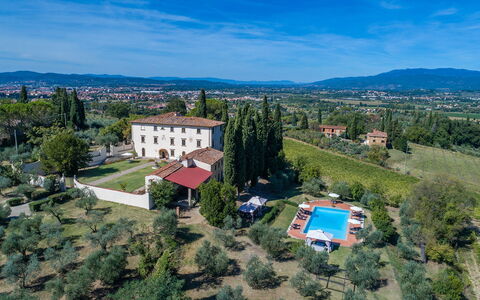 Villalta 18+2: Aliments, Villa, Hacienda