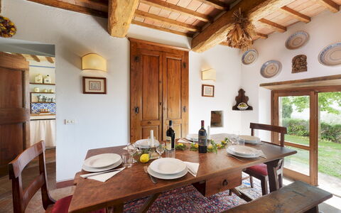 Le Volpaie 6+1: Meubles, Mur, Design Intérieur, Bois, Sol, Salle À Manger, Table, Table Cuisine Et Salle A Manger, Chaise, Domicile