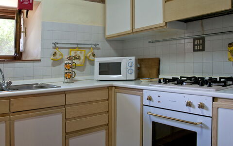 Frantusa 6+2: Appareil De Cuisine, Cuisine, Comptoir, Principaux Appliance, Cuisinière, Cabinetry, Evier, Le Fourneau, Électroménager, Gaz Poele