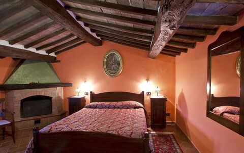 Frantusa 6+2: Mur, Meubles, Bois, Design Intérieur, Plafond, Lit, Chambre, Domicile, Sol, Maison