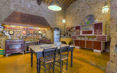 Casabianca 12: Meubles, Design Intérieur, Cuisine, Sol, Plafond, Éclairage, Table, Pièce, Luminaire, Sol