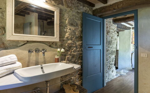 Campodalto 8: Mur, Meubles, Design Intérieur, Luminaire Plomberie, Sol, Lavabo, Salle De Bains, Robinet, Sol, Évier