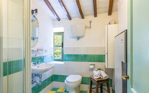 I Mandorli 8: Design Intérieur, Luminaire Plomberie, Sol, Salle De Bains, Sol, Toilette, Plomberie, Plafond, Tuile, Robinet