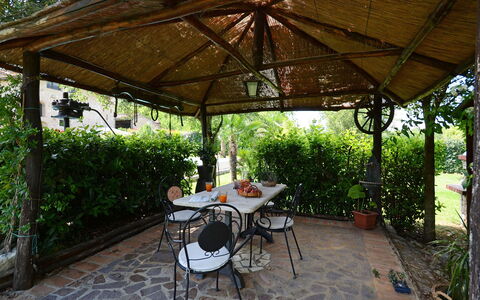 La Capanna di Franca 6+2: Meubles, Ombre, Jardin, Structure En Plein Air, Tableau De Plein Air, Chaise, Mobilier De Jardin, Arrière-Cour, Belvédère, Dalle