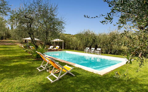 Villa Il Colle di Moriano 8: Piscine, Pelouse, Biens, Recours, Jardin, Ferme, Mobilier De Jardin, Hacienda, Balancelle, Cour
