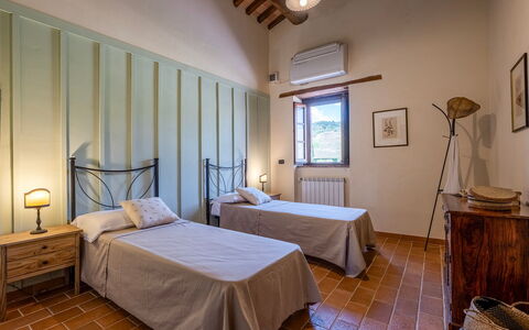 Podere Collelungo 14: Mur, Design Intérieur, Meubles, Plafond, Sol, Chambre, Lit, Sol, Éclairage, Pièce