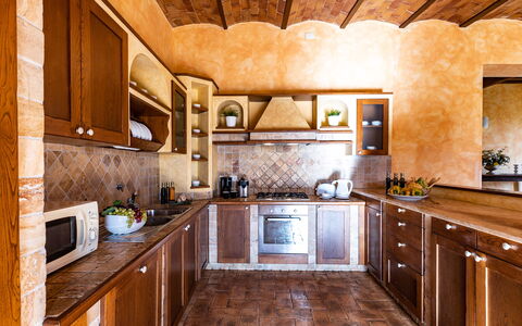 Il Poderuccio 17: Cuisine, Meubles, Design Intérieur, Comptoir, Sol, Bois, Cabinetry, Sol, Plafond, Appareil De Cuisine